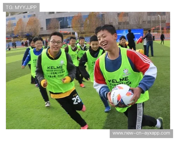 “青少年足球冬令营火热开启，梦想从这里起航”，青少年足球夏令营